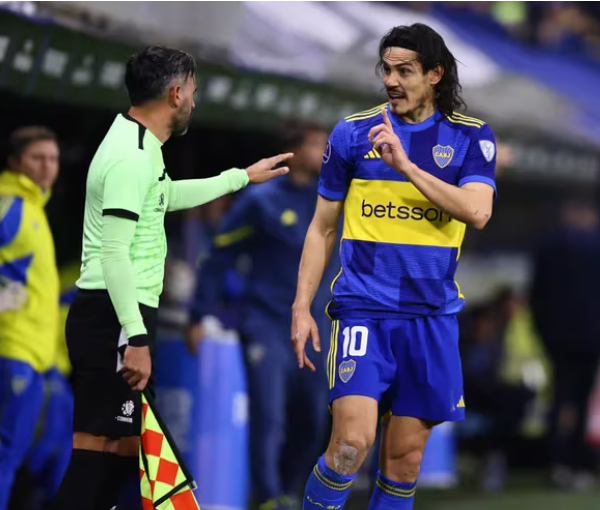 Boca venció 1-0 a Independiente del Valle con gol de Cavani y avanzó a los octavos de final de la Copa Sudamericana