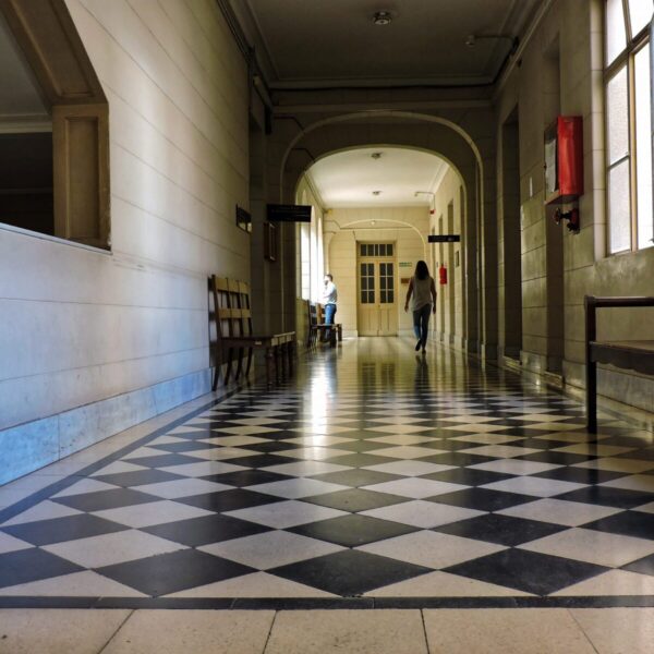 La fiscalía pidió 2 años y medio de prisión para los imputados de una defraudación millonaria