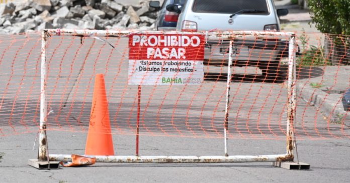 Corte de calzada en Thompson y Villarino