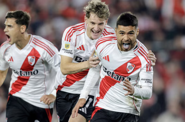River Plate goleó 3-0 a Barracas Central y se clasificó a los cuartos de final del Torneo Apertura