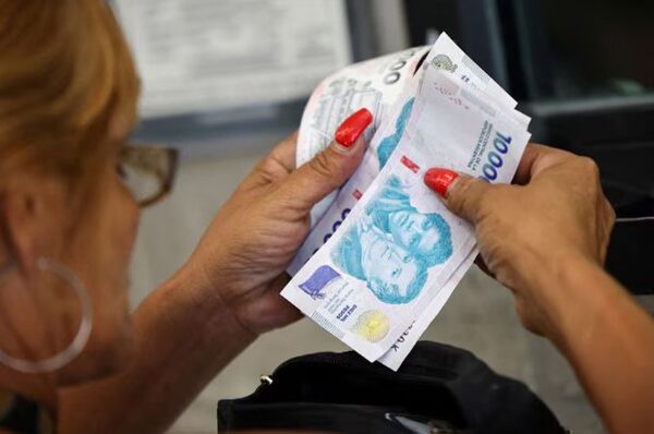 En abril las jubilaciones altas mejoraron 7,8% respecto de noviembre 2023, pero la mínima perdió 10,3% de poder adquisitivo
