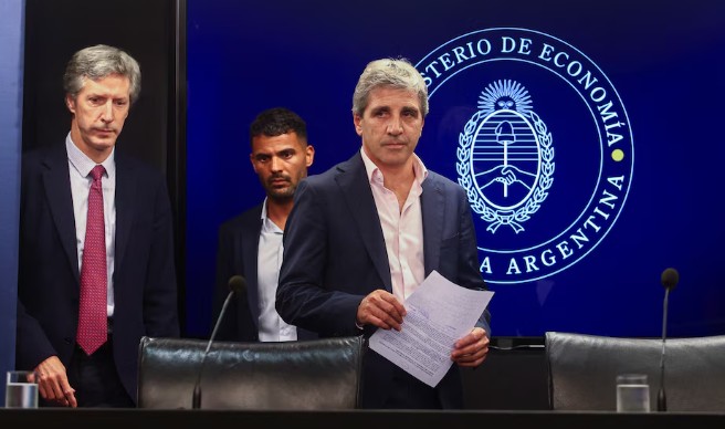 En la previa de las elecciones, hubo venta de dólares del Tesoro para contener la tensión financiera