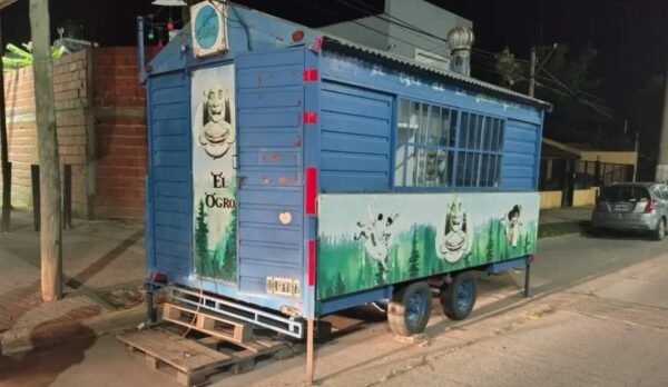 Un hombre fue detenido cuando intentaba robar un carro de comida