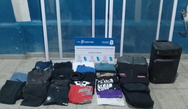 Cuatro personas aprehendidas por el robo de ropa, ventanas y otros elementos