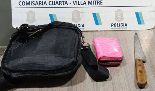 Atacó con un cuchillo a una mujer para robarle