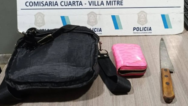 Atacó con un cuchillo a una mujer para robarle