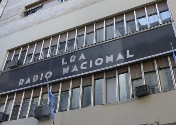Prorrogaron una vez más la intervención de los medios de comunicación públicos