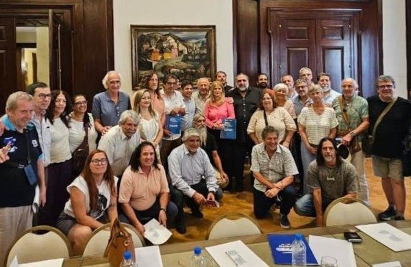 Kicillof apuesta a acordar la paritaria docente, aunque no podrá desactivar el paro en el inicio de clases