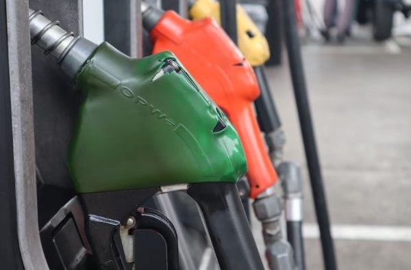 Guerra en Medio Oriente: la suba del petróleo podría encarecer hasta 10% los combustibles en Argentina