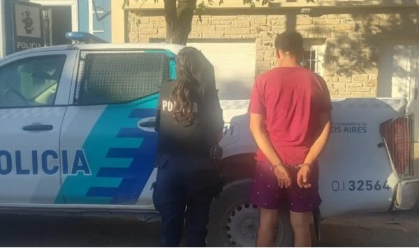 Quiso cobrar dinero para devolver un celular y quedó aprehendido