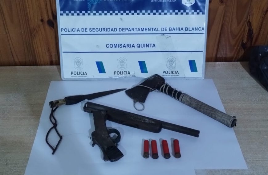 Aprehenden a un hombre tras amenazar a una joven con armas blanca y de fuego