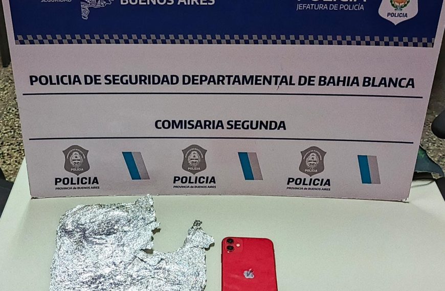 Detuvieron a un hombre que robó un celular de una camioneta estacionada