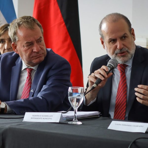 El intendente Susbielles recibió al embajador alemán Dieter Lamié y juntos encabezaron un encuentro de trabajo
