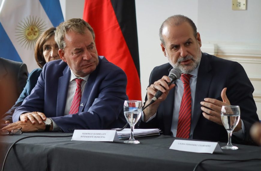 El intendente Susbielles recibió al embajador alemán Dieter Lamié y juntos encabezaron un encuentro de trabajo