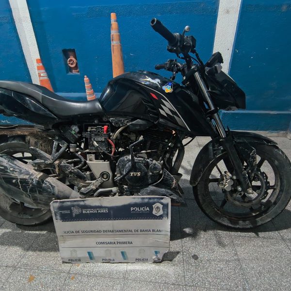 Detuvieron a un joven que intentó escaparse con una moto robada