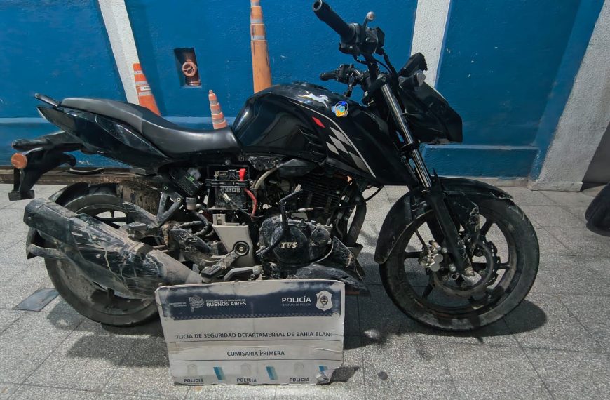 Detuvieron a un joven que intentó escaparse con una moto robada