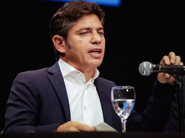 Kicillof lanzó su centro de estudios y apuntó a Milei