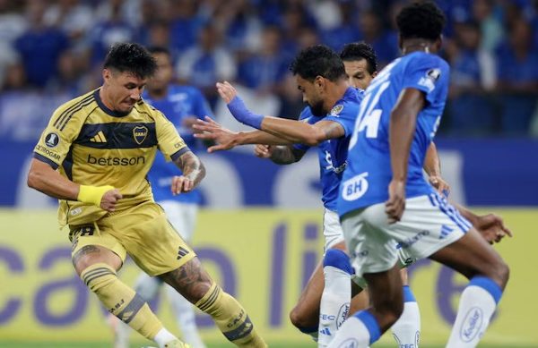En un partido cargado de polémica, Boca cayó 1-0 con Cruzeiro en Brasil y sufrió su primera derrota en la Libertadores