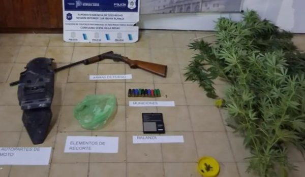 Un hombre fue aprehendido por un arma, drogas y autopartes