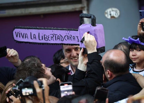 El nuevo objetivo de la motosierra de Milei: los ministros deberán ajustar el 2% de su presupuesto