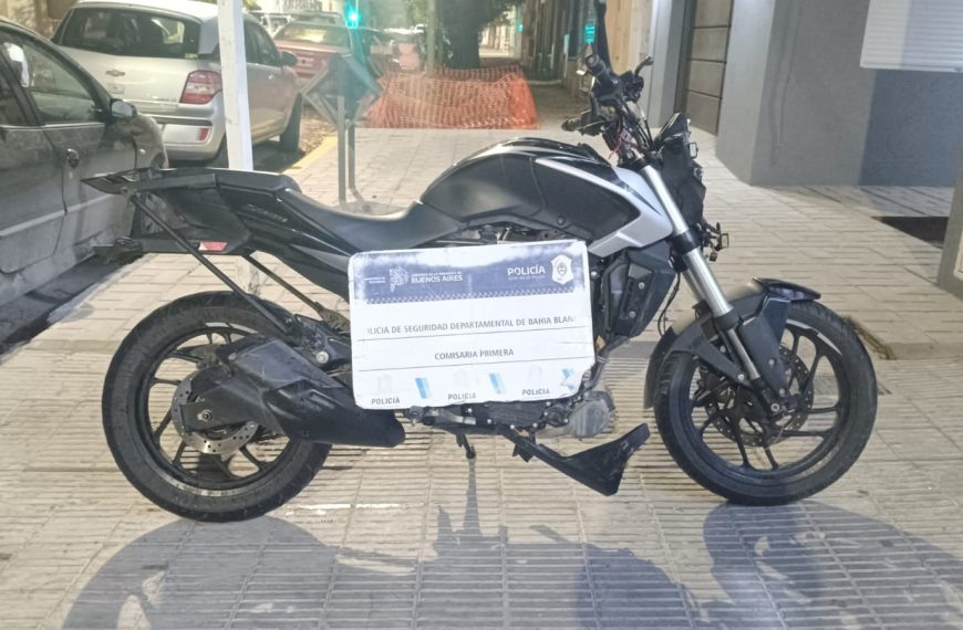 Dos aprehendidos tras persecución con una moto robada en Plaza del Sol