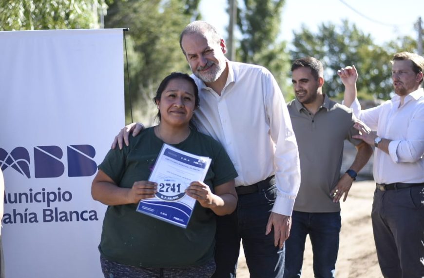 Integración urbana en marcha: el Municipio entregó certificados de hábitat a familias de la ciudad