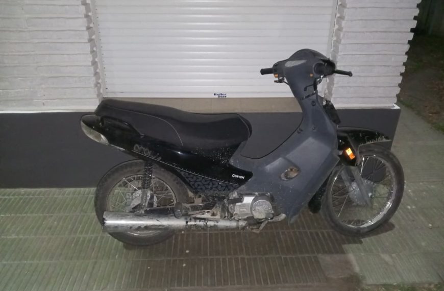 Persecución y dos aprehendidos con una moto robada