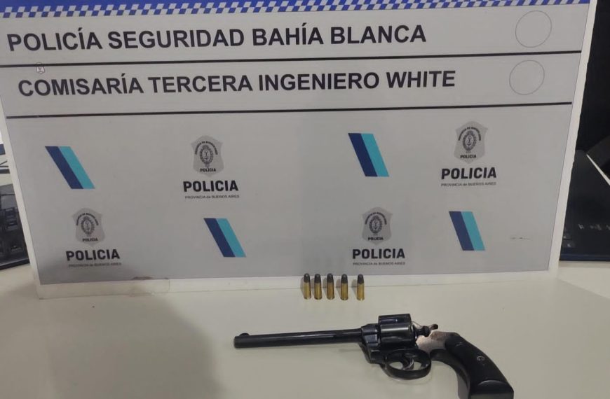 Aprehenden a un hombre por amenazar con un arma de fuego a menores en una plaza
