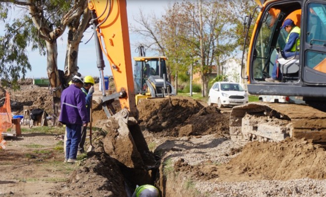 General Daniel Cerri: avanza la obra de ampliación y refuerzo del acueducto