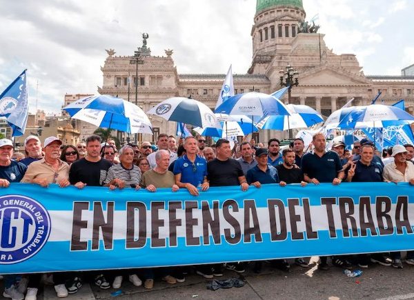 La CGT marchará hoy a la Plaza de Mayo por el Día del Trabajador, entre presiones internas y la amenaza de otro paro general