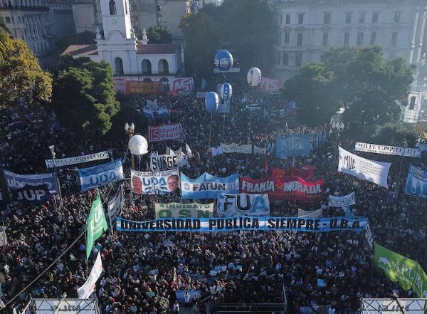 Masivo reclamo universitario contra el Gobierno: “Cumplan con la ley, no hipotequen el futuro”