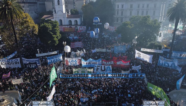 Masivo reclamo universitario contra el Gobierno: “Cumplan con la ley, no hipotequen el futuro”