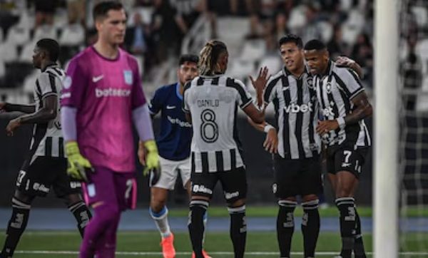 Racing cayó 2-1 ante Botafogo en Río de Janeiro y quedó al borde de la eliminación en la Copa Sudamericana