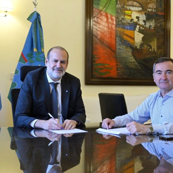 El Municipio firmó un acuerdo clave para la instalación de una planta de amoníaco y urea