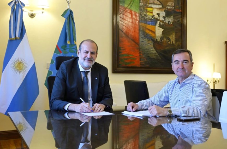 El Municipio firmó un acuerdo clave para la instalación de una planta de amoníaco y urea