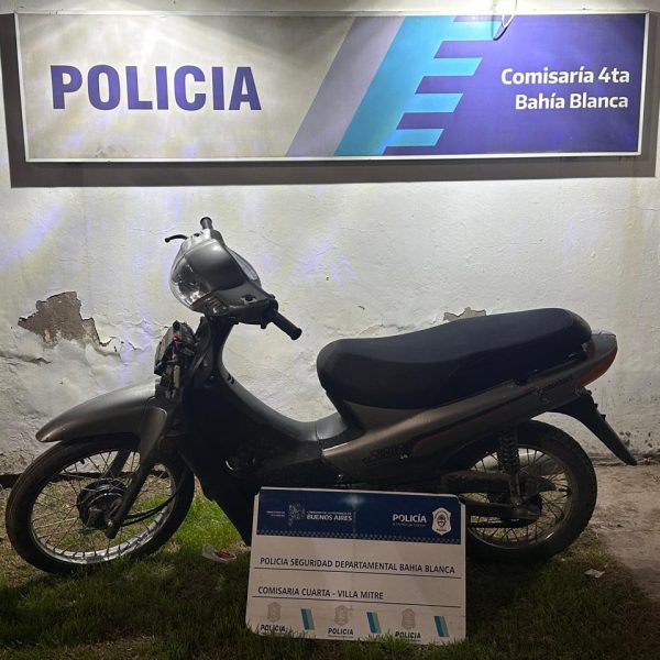 Dos menores fueron aprehendidos por el robo de una moto