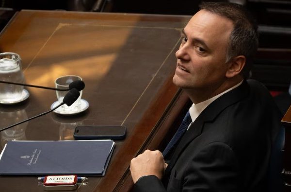 El Congreso intensifica el seguimiento judicial sobre Adorni y crece la idea de una interpelación