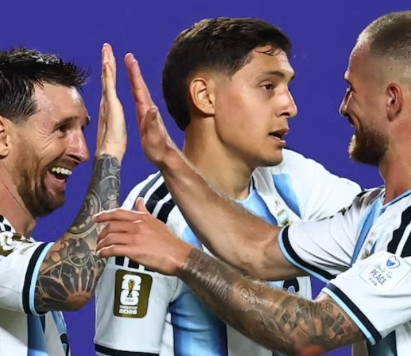 Con un show de Messi, Argentina jugó como campeón y venció 3-0 a Argelia en su debut en el Mundial