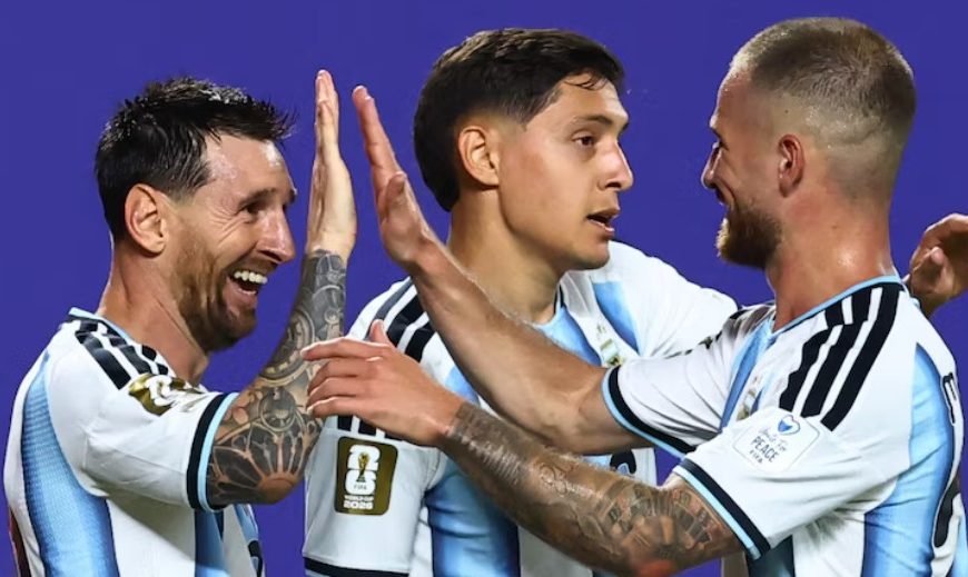 Con un show de Messi, Argentina jugó como campeón y venció 3-0 a Argelia en su debut en el Mundial