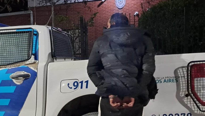 Se metió en una casa, provocó daños y fue atrapado por la policía