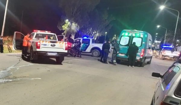Una peatón fue atropellada por una moto