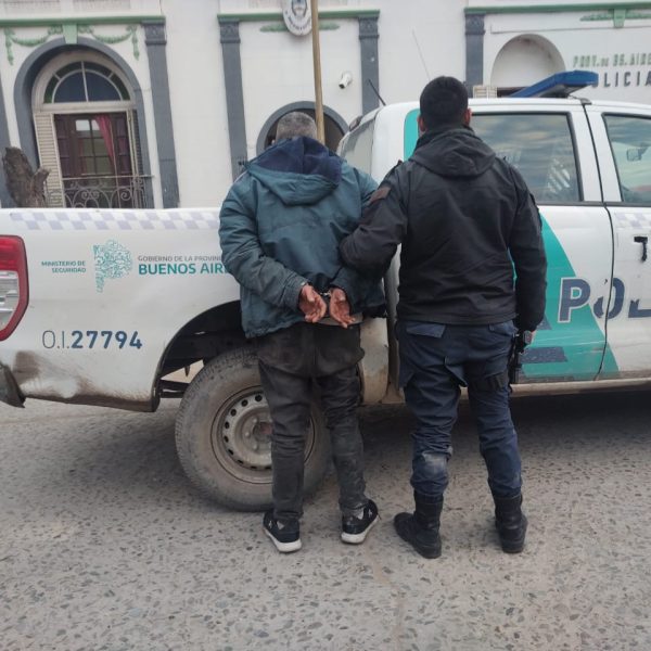 Un hombre fue detenido por agredir a su pareja, amenazarla de muerte y retenerla en la vivienda