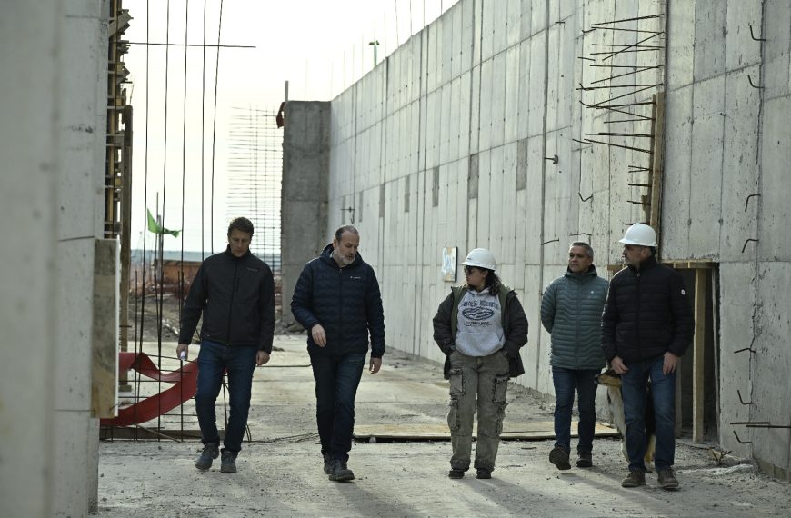 El intendente Susbielles supervisó las obras en las cisternas de Bosque Alto y Planta Patagonia