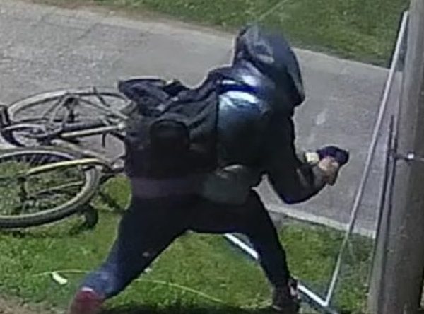 Detuvieron a un hombre que robó 3 rollos de cable del alumbrado público