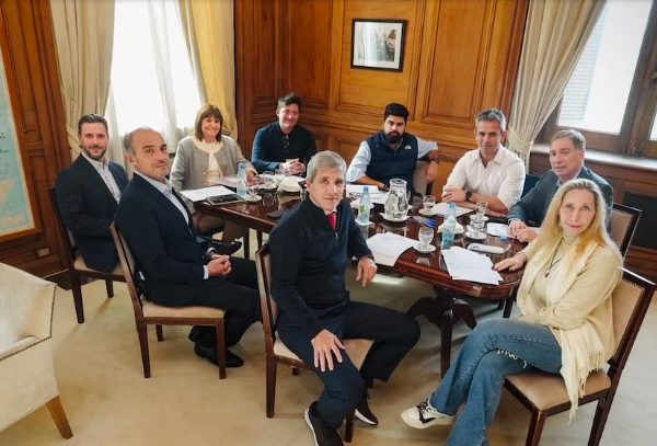 El Gobierno vuelve a reunirse para analizar la estrategia legislativa y mira con cautela la actitud del PRO