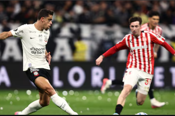 Estudiantes venció 1-0 a Corinthians en Brasil y se clasificó a las semifinales de la Copa Libertadores