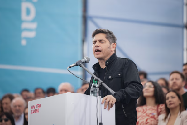 Cada vez más distanciado de CFK, Kicillof saca ventaja en la carrera hacia la candidatura presidencial del PJ