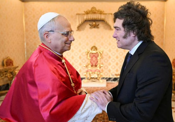 El nuevo dato de pobreza debilita la posición del Gobierno frente a la Iglesia antes de la llegada del Papa