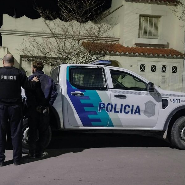 Aprehendieron a un hombre que robaba combustible de dos colectivos de la empresa San Gabriel
