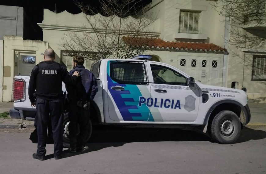 Aprehendieron a un hombre que robaba combustible de dos colectivos de la empresa San Gabriel
